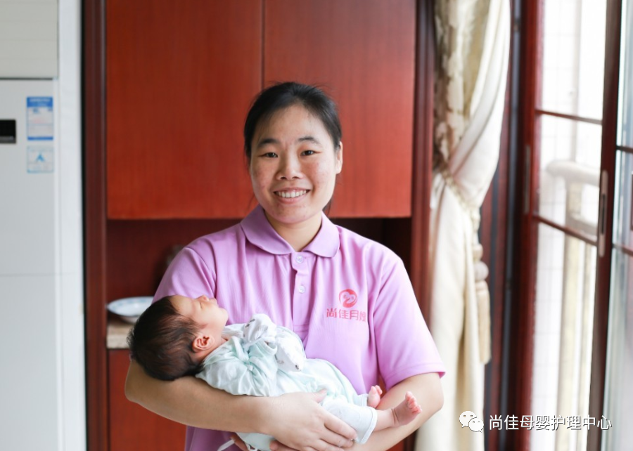 尚佳專(zhuān)業(yè)月嫂丨視頻丨出生后的寶寶包裹竟有這么多好處