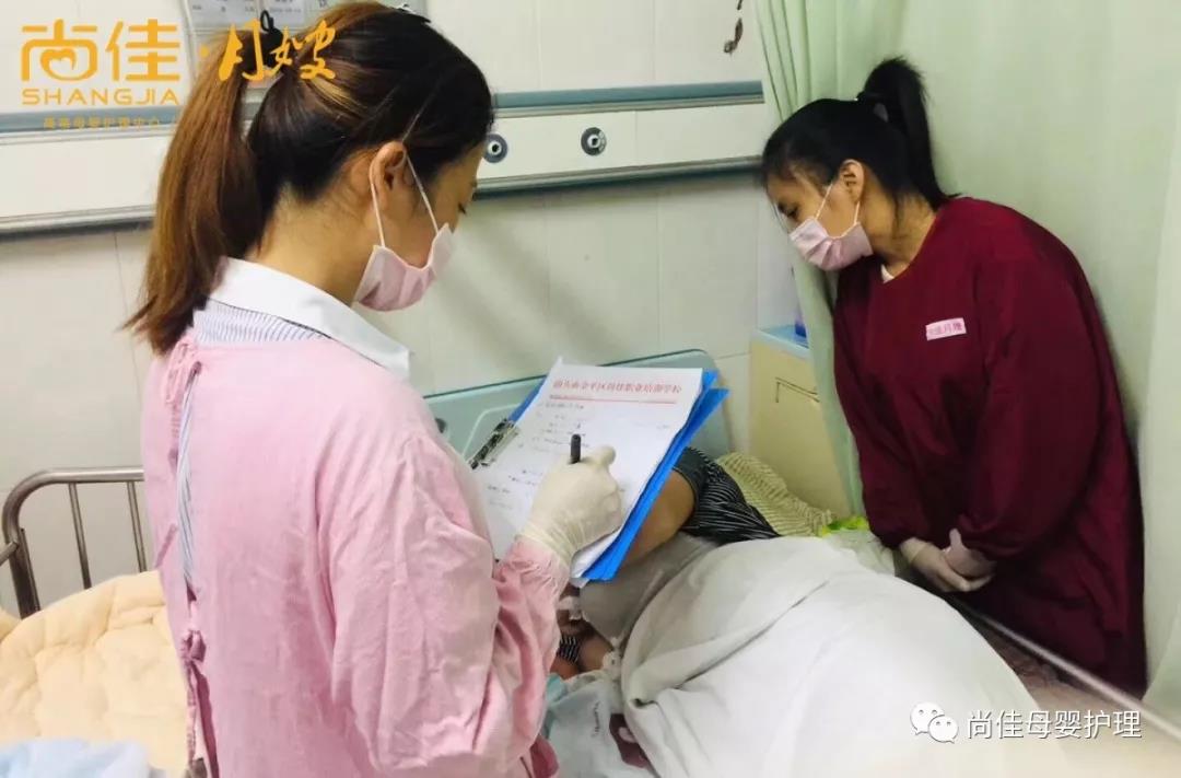 尚佳專業(yè)月嫂丨母乳丨你還認(rèn)為初乳很臟，要擠掉的嗎？